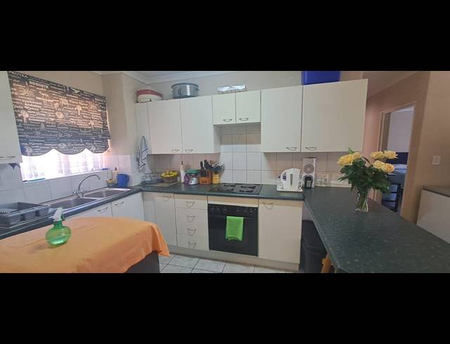 2 BEDROOM TOWNHOUSE FOR SALE IN ELANDSPARK